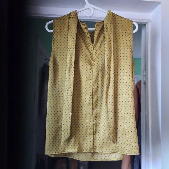 Vince Camuto women's double color  top. - Picture 2 of 8